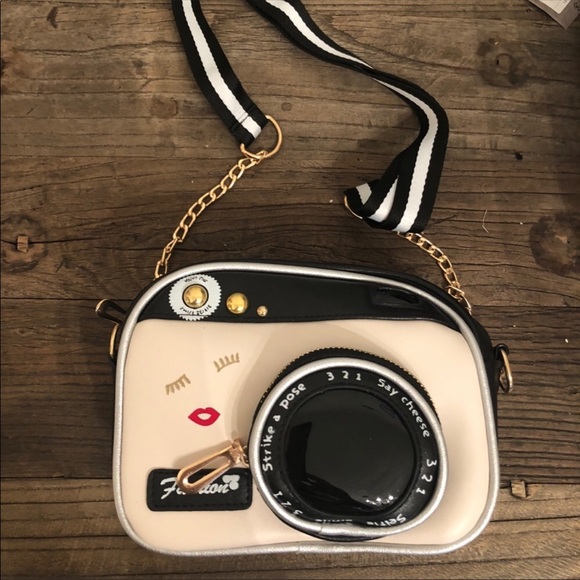 purse that looks like a camera